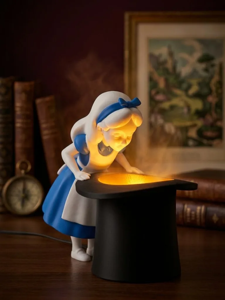 Alice & the Hat lamp — sculptural 3D-printed table lamp